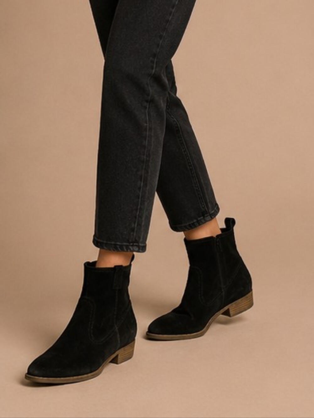 🍋 Docker's Black Suede Ankle Booties 8M